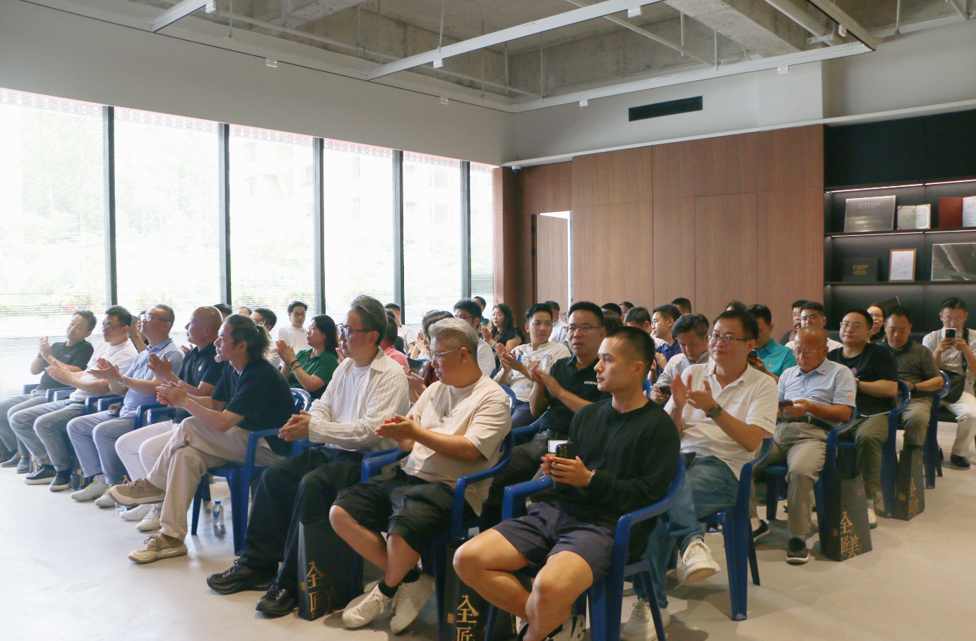 设计赋能 |尊龙凯时沈董携广东省家居建材商会班子走进珠海市室内设计协会，共探产业协同发展新路径！