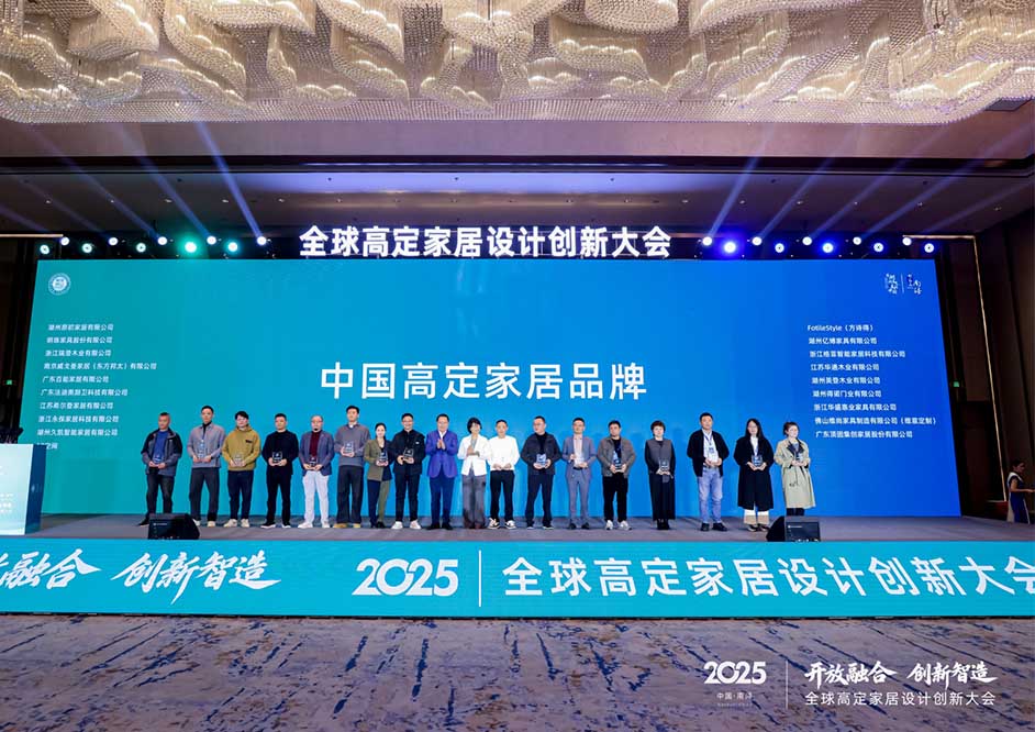 尊龙凯时荣膺「中国高定家居品牌」：以不锈钢为笔，定义高定家居新业态！
